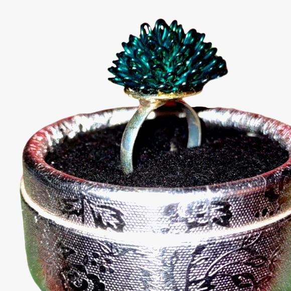 Green Wire Dome Ring - Picture 3 of 16